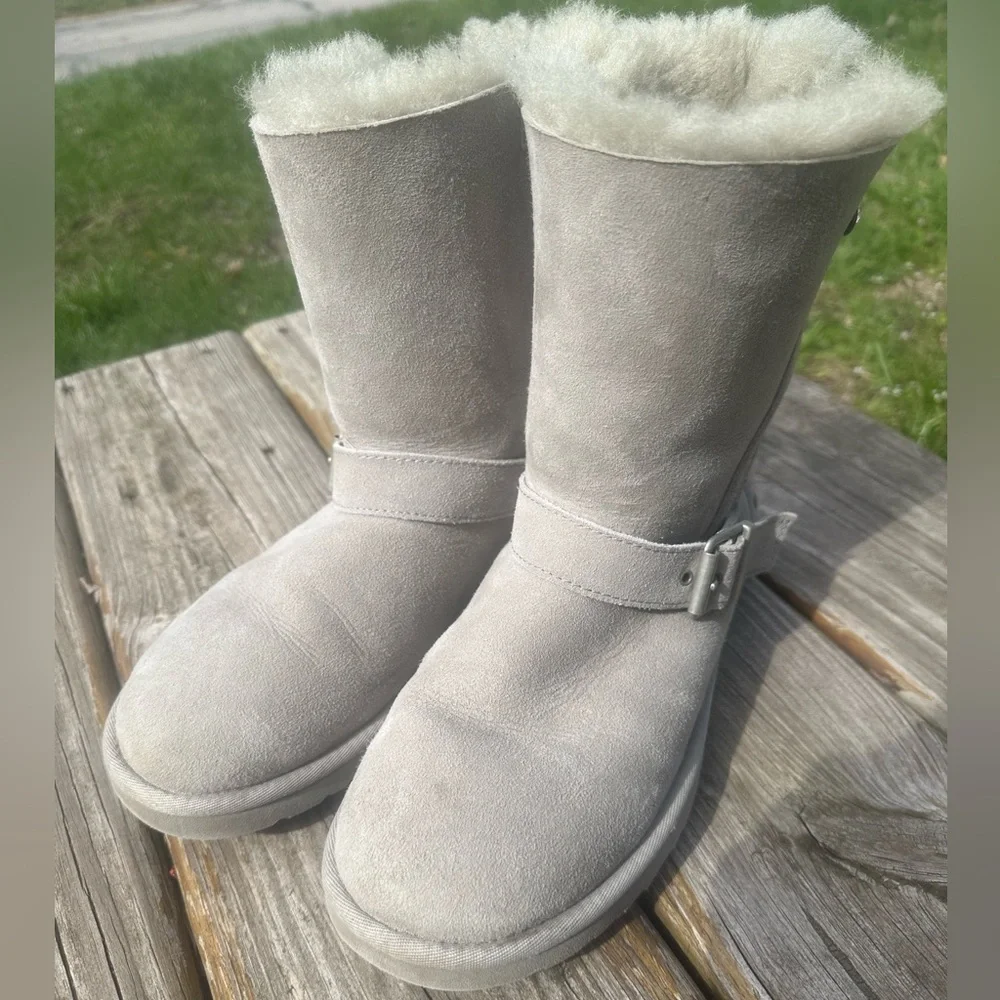 UGG Blaise Breast Cancer Limited Edition Women's Seal Size 8 - Picture 2 of 6